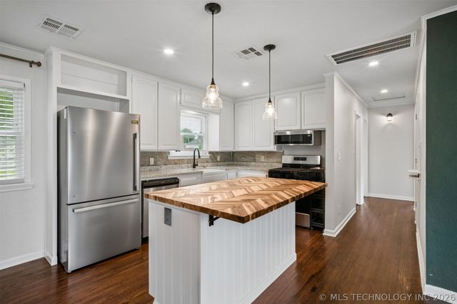 6207 E Newton Street, Tulsa, OK 74115