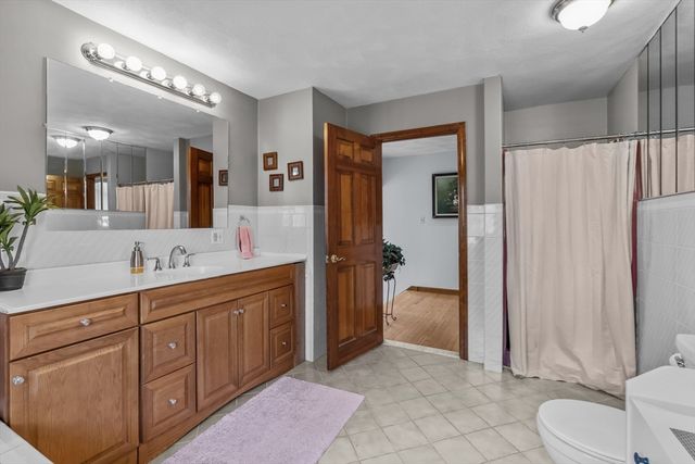 394 Lees River Ave, Somerset, MA 02725