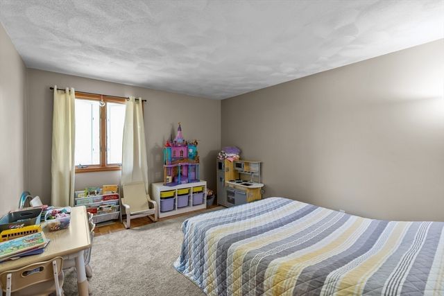 394 Lees River Ave, Somerset, MA 02725