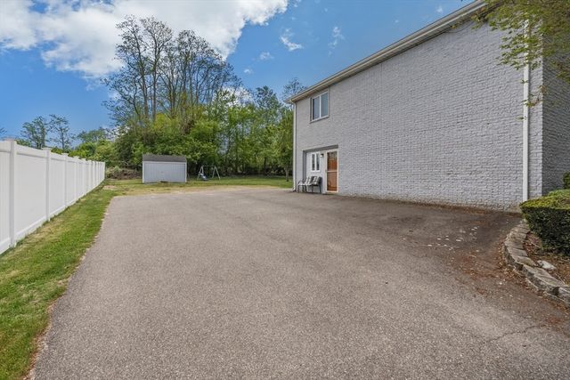 394 Lees River Ave, Somerset, MA 02725