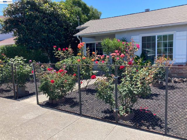 6631 Lucille St, Oakland, CA 94621