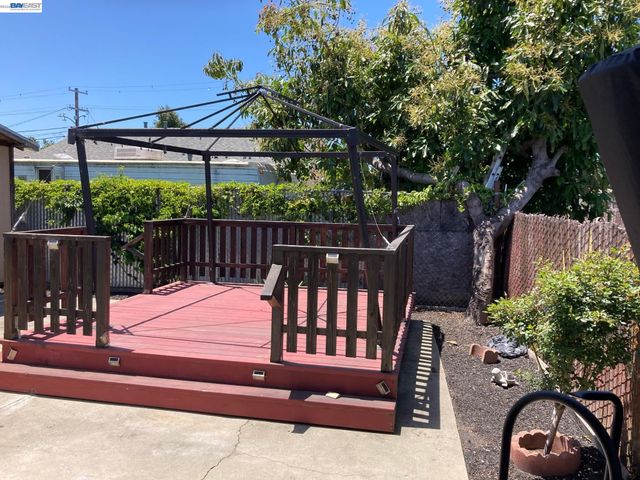 6631 Lucille St, Oakland, CA 94621