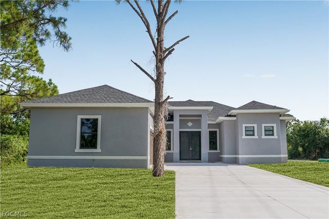 3200 44th ST W, Lehigh Acres, FL 33971