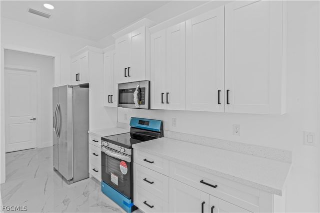 3200 44th ST W, Lehigh Acres, FL 33971