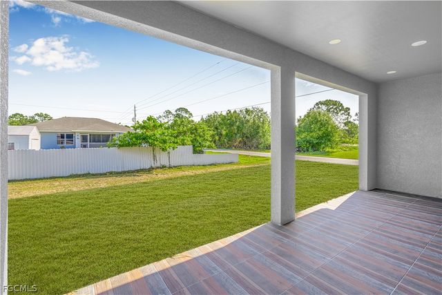 3200 44th ST W, Lehigh Acres, FL 33971