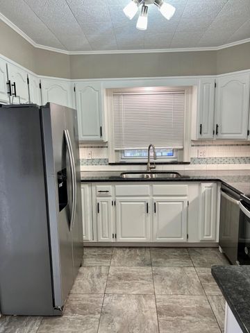 371 N CHARLOTTE ST, Pottstown, PA 19464