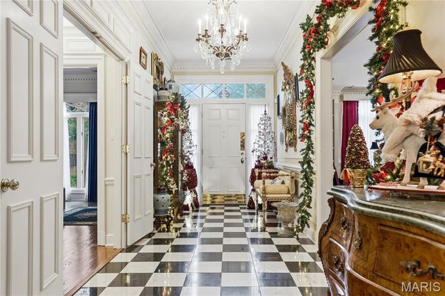 11 Chatfield Place Road, Creve Coeur, MO 63141