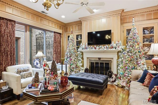 11 Chatfield Place Road, Creve Coeur, MO 63141