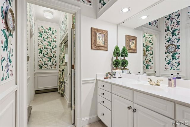 11 Chatfield Place Road, Creve Coeur, MO 63141