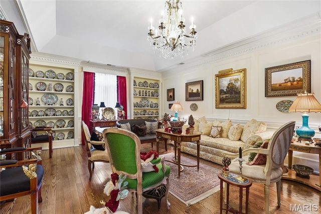 11 Chatfield Place Road, Creve Coeur, MO 63141