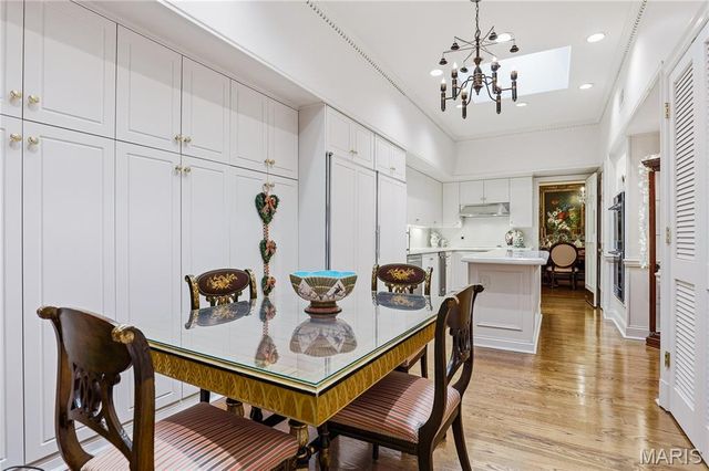 11 Chatfield Place Road, Creve Coeur, MO 63141