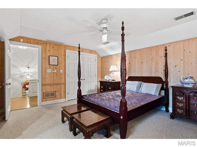 11 Chatfield Place Road, Creve Coeur, MO 63141