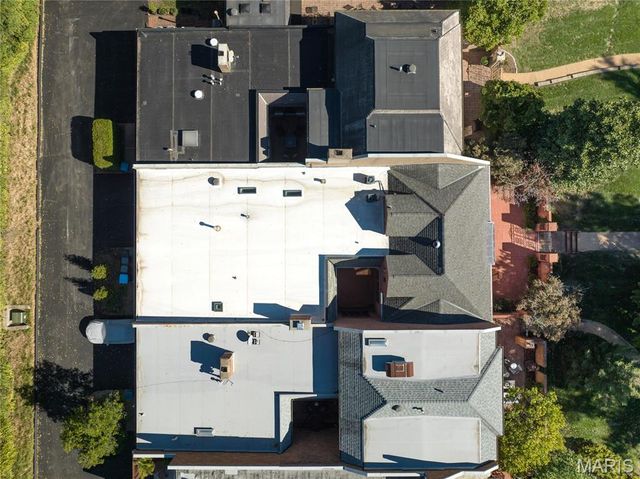 11 Chatfield Place Road, Creve Coeur, MO 63141