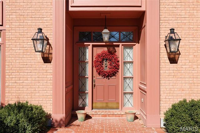 11 Chatfield Place Road, Creve Coeur, MO 63141