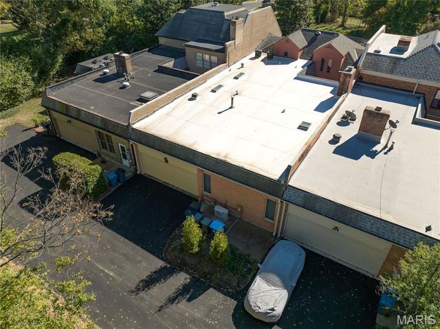 11 Chatfield Place Road, Creve Coeur, MO 63141