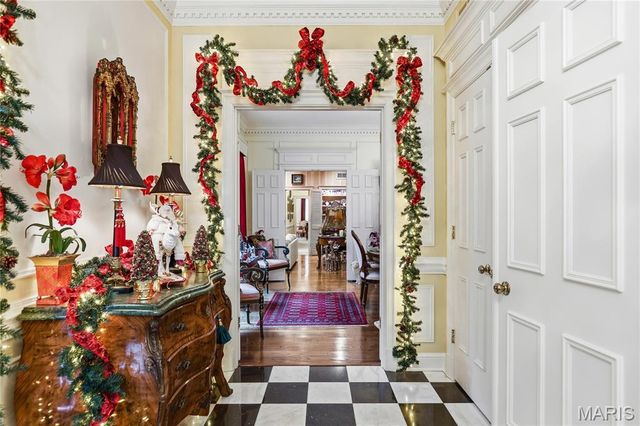 11 Chatfield Place Road, Creve Coeur, MO 63141