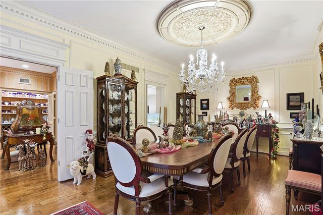 11 Chatfield Place Road, Creve Coeur, MO 63141