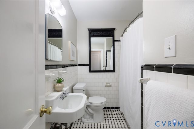 1000 Greenway Ln, Richmond, VA 23226