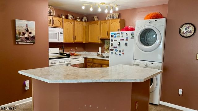 74 Falcon Ridge Way 4, Hamburg Boro, NJ 07419