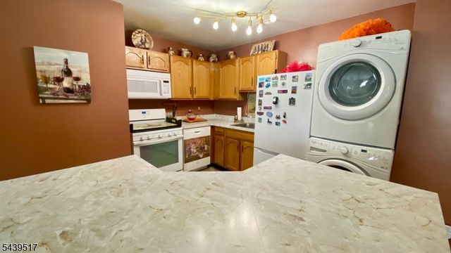 74 Falcon Ridge Way 4, Hamburg Boro, NJ 07419