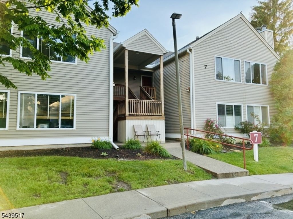 74 Falcon Ridge Way 4, Hamburg Boro, NJ 07419