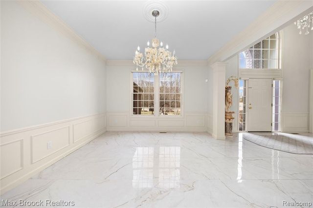 7083 Chatham Court, West Bloomfield, MI 48322