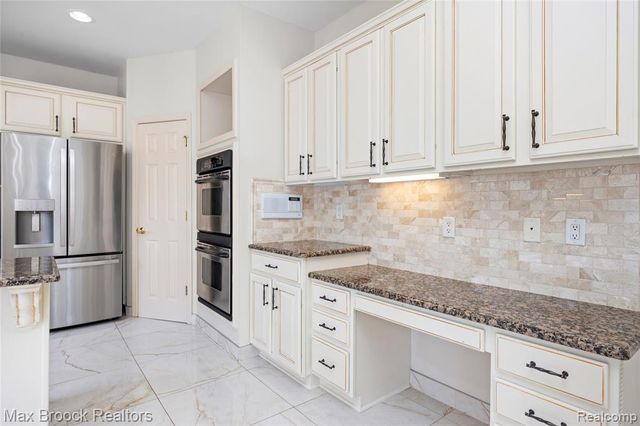 7083 Chatham Court, West Bloomfield, MI 48322