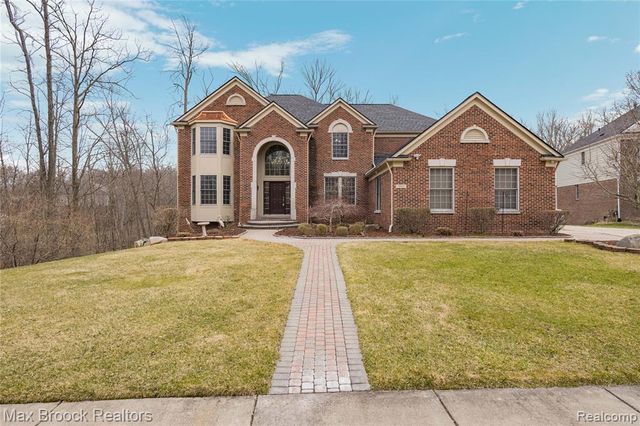 7083 Chatham Court, West Bloomfield, MI 48322
