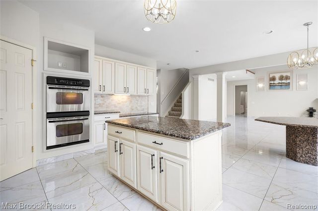 7083 Chatham Court, West Bloomfield, MI 48322