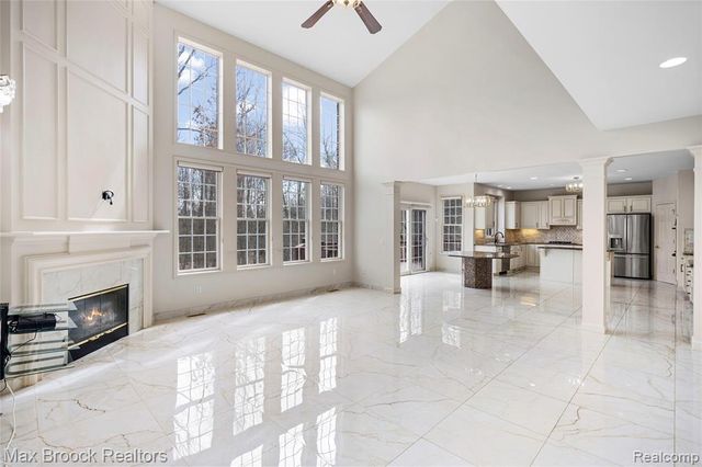 7083 Chatham Court, West Bloomfield, MI 48322