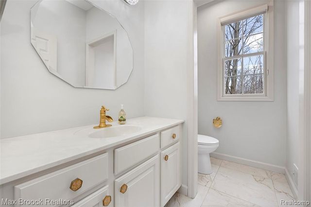 7083 Chatham Court, West Bloomfield, MI 48322