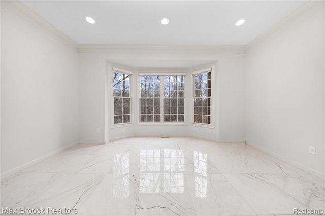 7083 Chatham Court, West Bloomfield, MI 48322