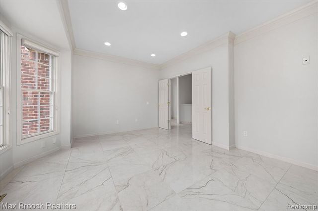 7083 Chatham Court, West Bloomfield, MI 48322