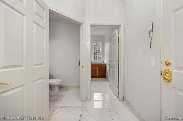 7083 Chatham Court, West Bloomfield, MI 48322