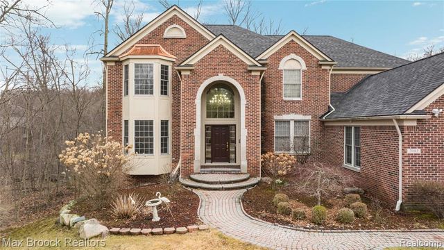 7083 Chatham Court, West Bloomfield, MI 48322