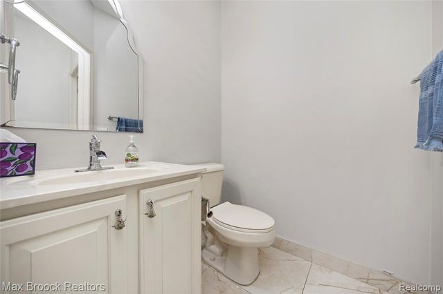 7083 Chatham Court, West Bloomfield, MI 48322