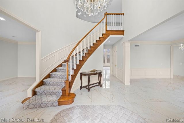 7083 Chatham Court, West Bloomfield, MI 48322