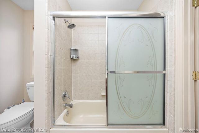 7083 Chatham Court, West Bloomfield, MI 48322