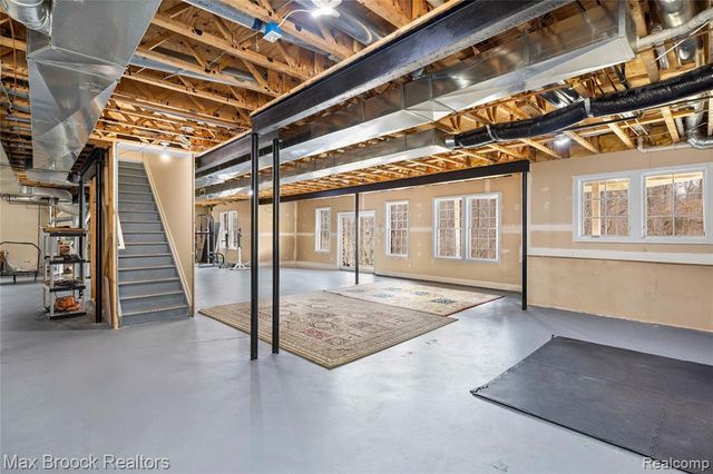 7083 Chatham Court, West Bloomfield, MI 48322