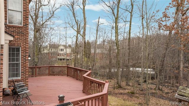 7083 Chatham Court, West Bloomfield, MI 48322