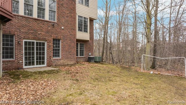 7083 Chatham Court, West Bloomfield, MI 48322