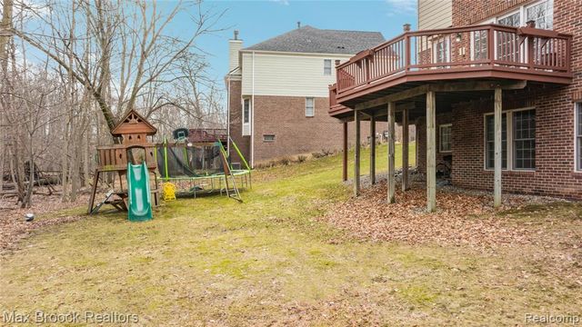 7083 Chatham Court, West Bloomfield, MI 48322