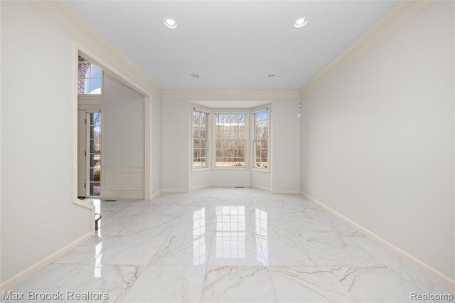 7083 Chatham Court, West Bloomfield, MI 48322