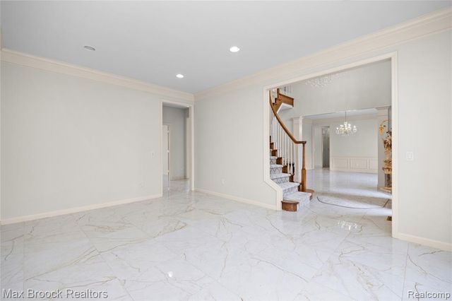 7083 Chatham Court, West Bloomfield, MI 48322