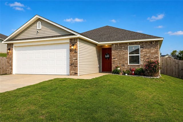 2610 Broken Spoke Lane, Farmington, AR 72730