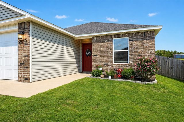 2610 Broken Spoke Lane, Farmington, AR 72730