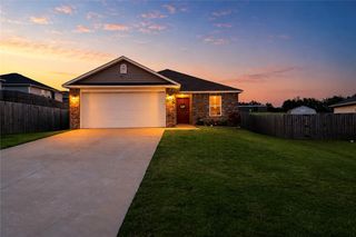 2610 Broken Spoke Lane, Farmington, AR 72730
