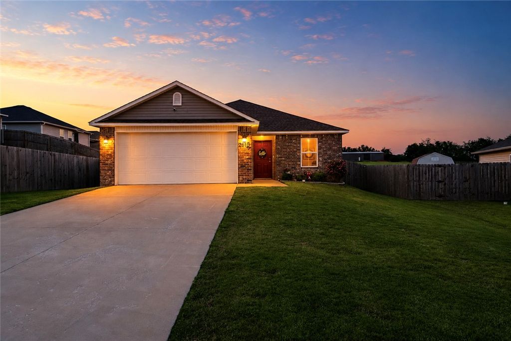 2610 Broken Spoke Lane, Farmington, AR 72730