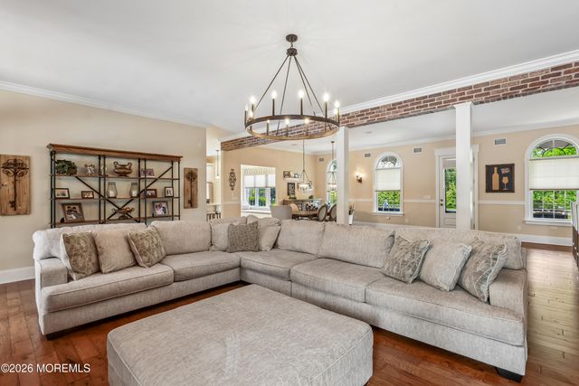 16 Pine Street, Toms River, NJ 08753