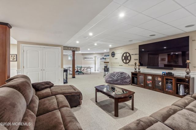 16 Pine Street, Toms River, NJ 08753